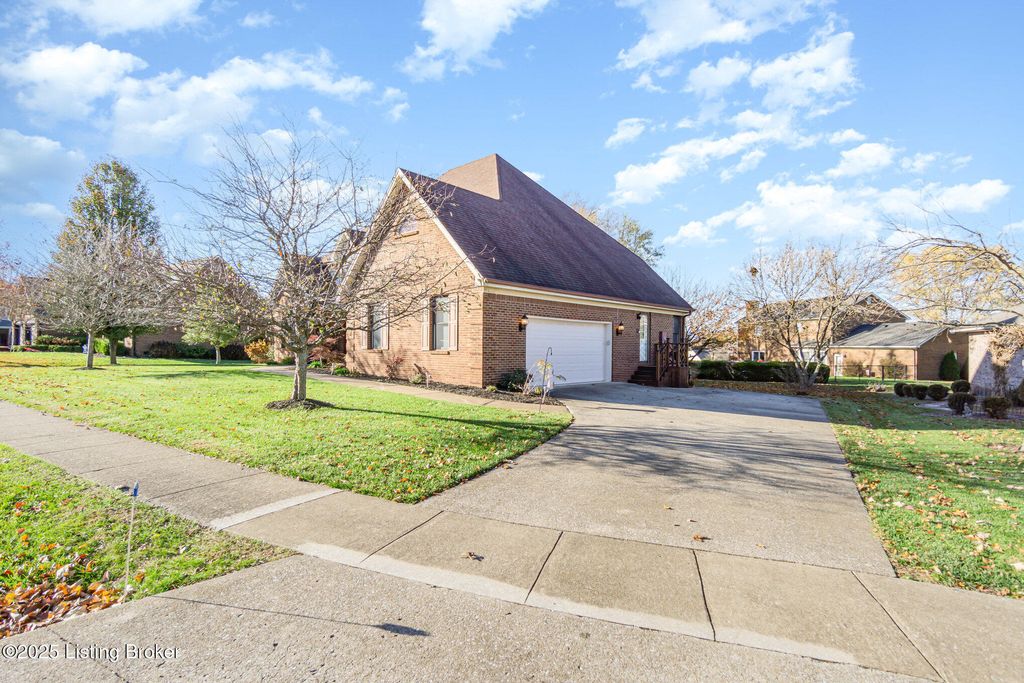 Photo of 1230 Equestrian Way, Frankfort, KY 40601 (MLS # 1705270)