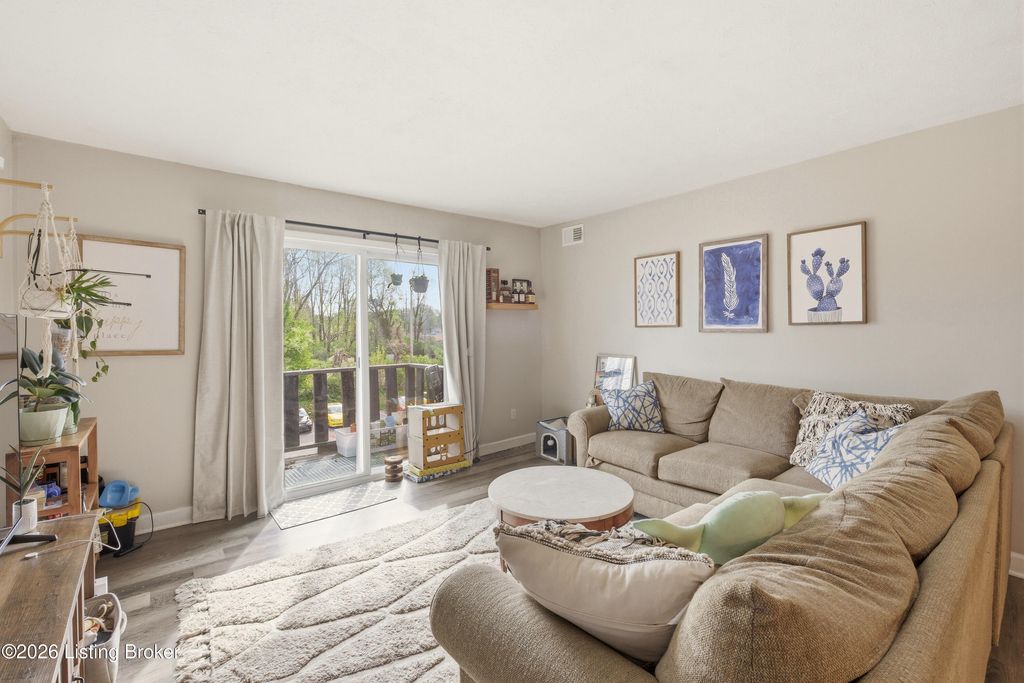 Photo of 3506 Lodge Ln #APT 326, Louisville, KY 40218 (MLS # 1713603)