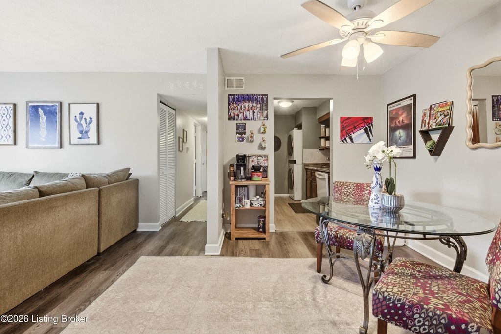 Photo of 3506 Lodge Ln #APT 326, Louisville, KY 40218 (MLS # 1713603)