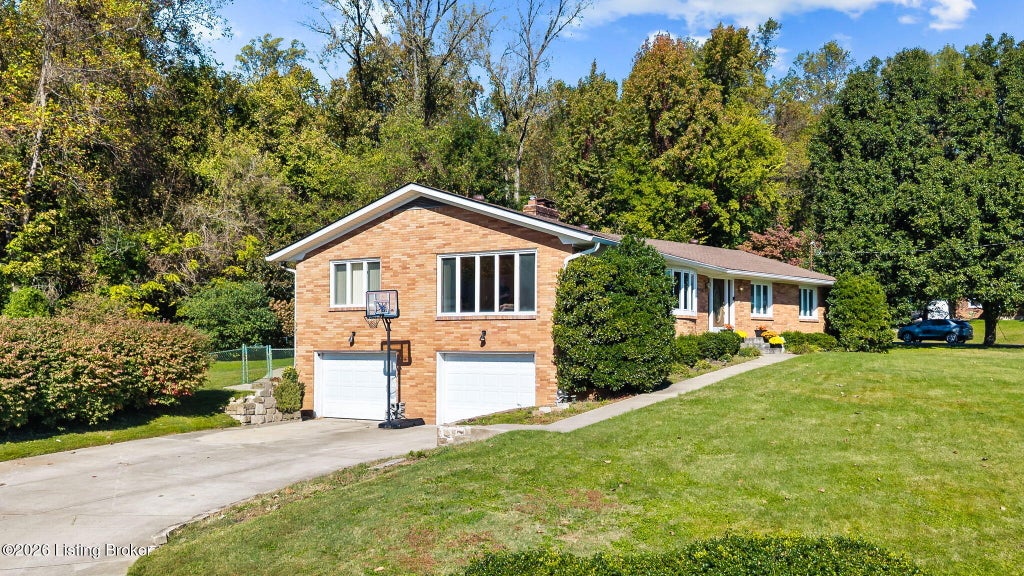 Photo of 9020 Lyneve Dr, Louisville, KY 40272 (MLS # 1732728)