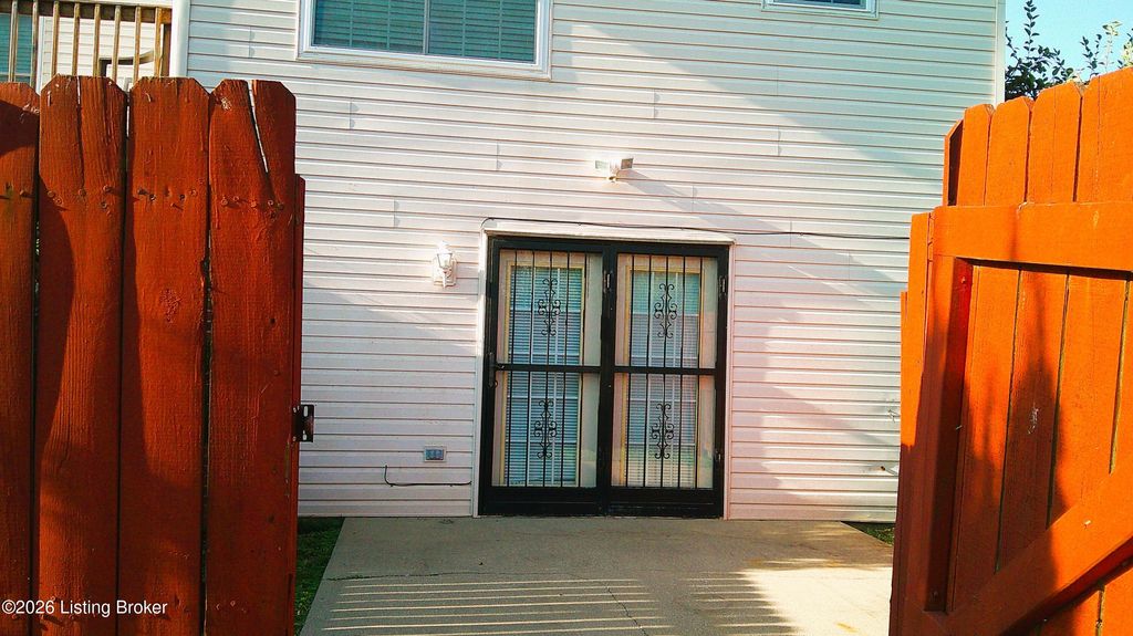 Photo of 138 Sapphire Ct, Bardstown, KY 40004 (MLS # 1708080)