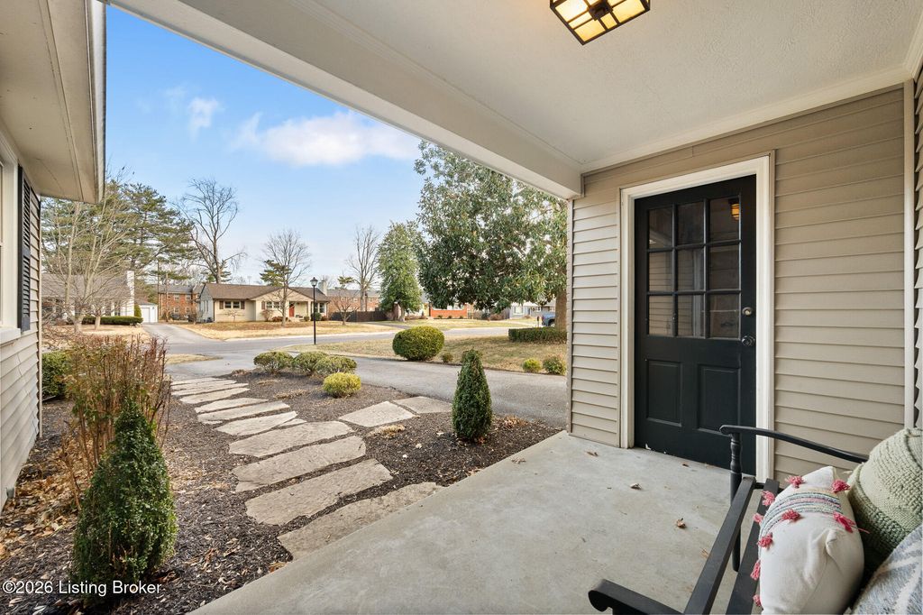 Photo of 214 Brunswick Rd, Louisville, KY 40207 (MLS # 1707633)