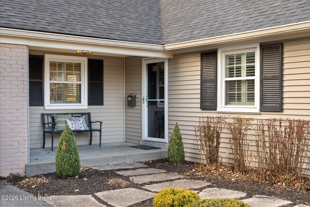 Photo of 214 Brunswick Rd, Louisville, KY 40207 (MLS # 1707633)