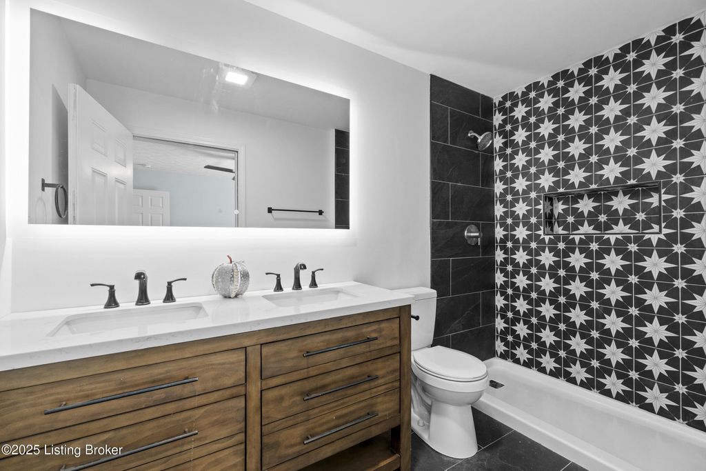 Photo of 4101 Churchman Ave, Louisville, KY 40215 (MLS # 1701606)
