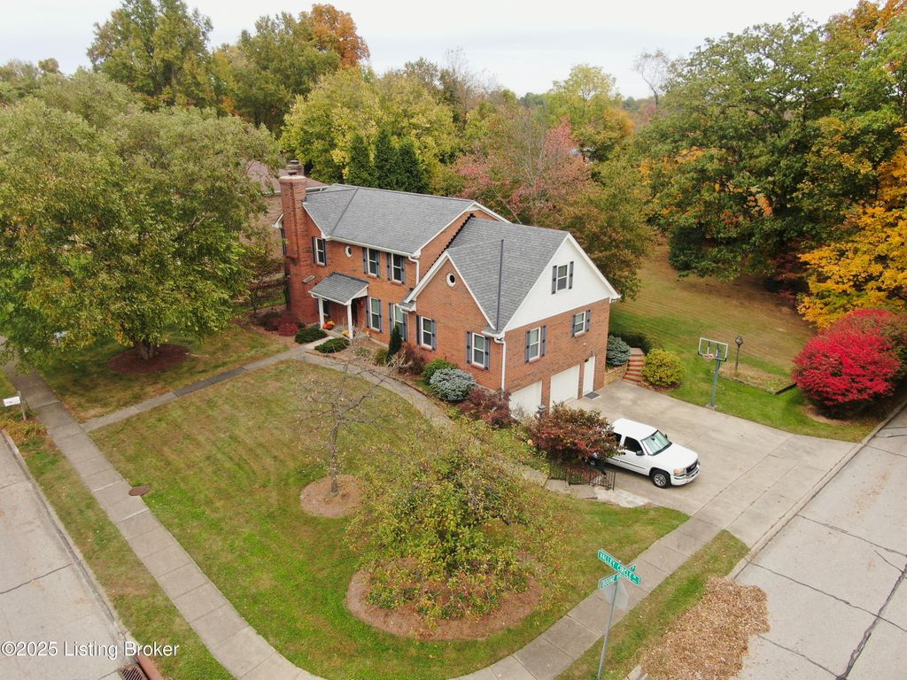 Photo of 8651 Valley Circle Dr, Florence, KY 41042 (MLS # 1702161)