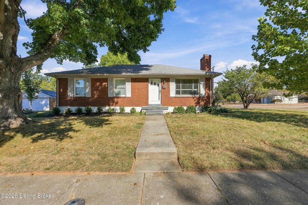 Photo of 2917 Richland Ave, Louisville, KY 40220 (MLS # 1731267)