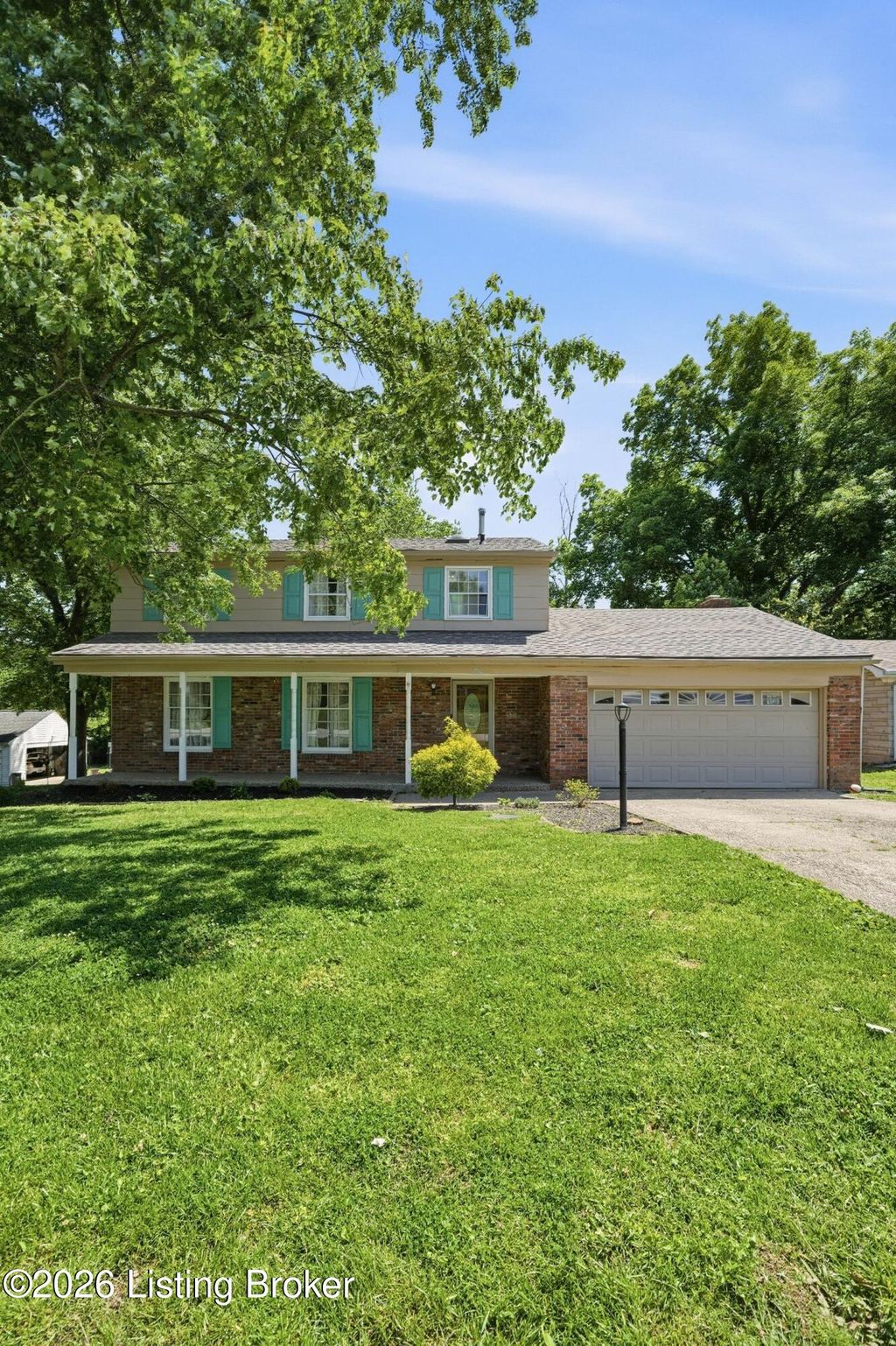 Photo of 3712 Whitehall Ct, Louisville, KY 40272 (MLS # 1717552)