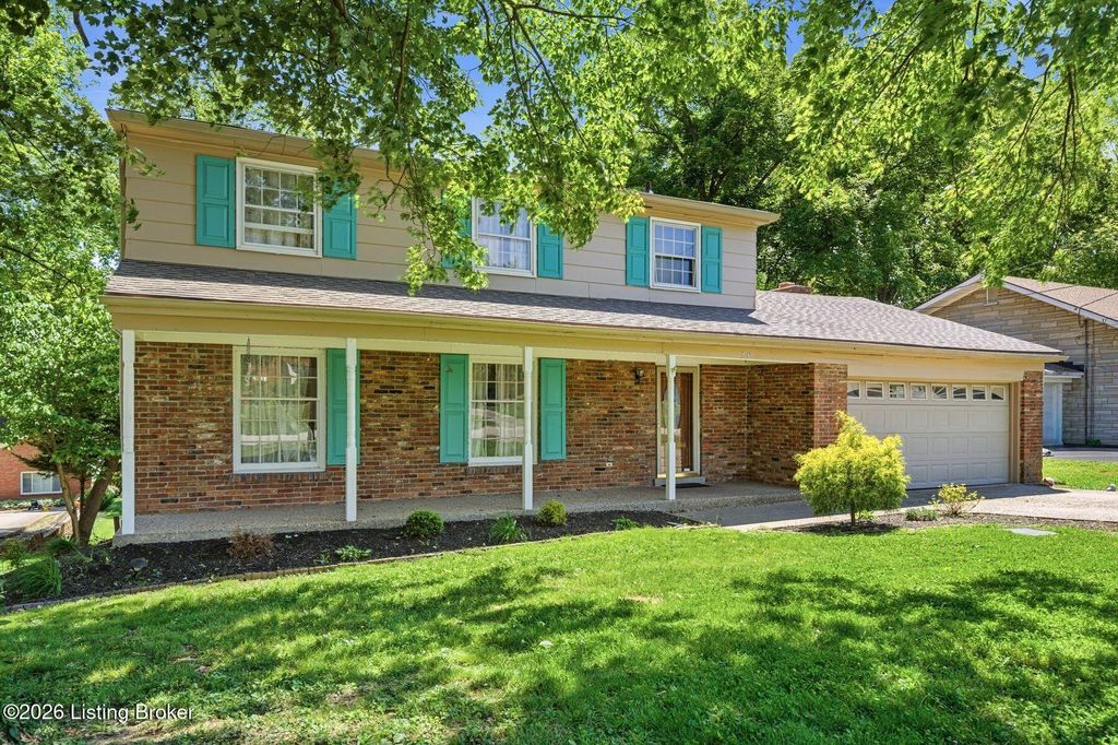 Photo of 3712 Whitehall Ct, Louisville, KY 40272 (MLS # 1717552)