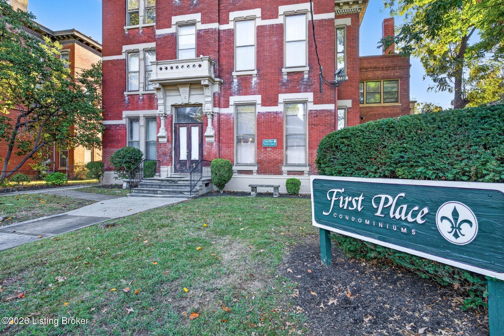 Photo of 1135 S 1st St #APT 9, Louisville, KY 40203 (MLS # 1732619)