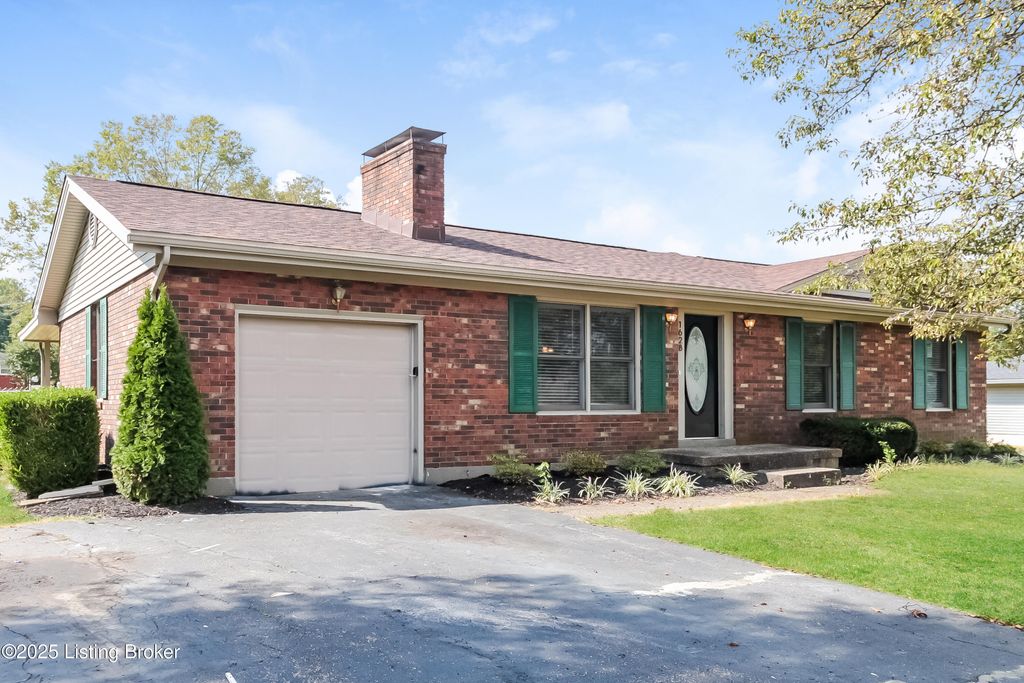 Photo of 1628 Greenland Park Cir, Shelbyville, KY 40065 (MLS # 1704971)