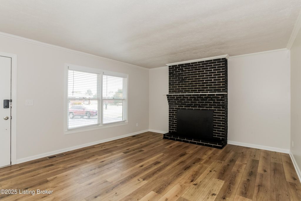 Photo of 1628 Greenland Park Cir, Shelbyville, KY 40065 (MLS # 1704971)