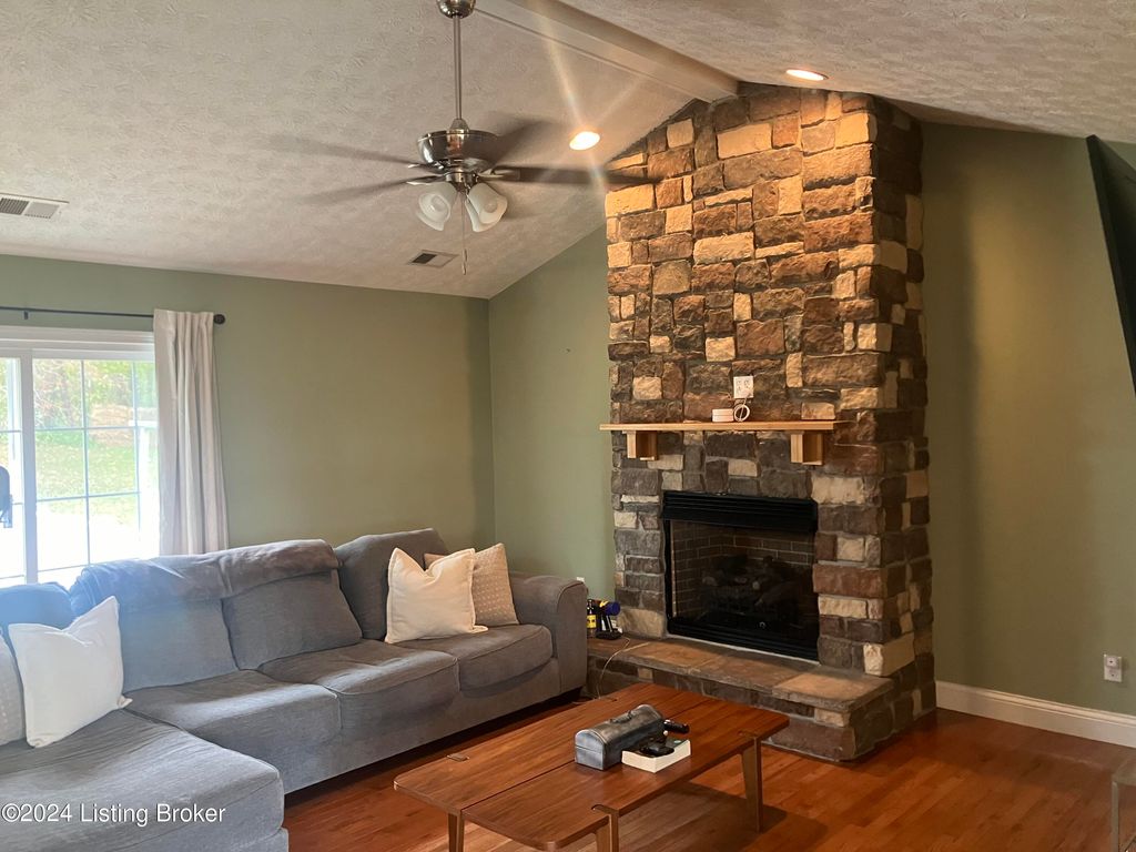 Photo of 80 Bottle Dr, Elizabethtown, KY 42701 (MLS # 1707763)