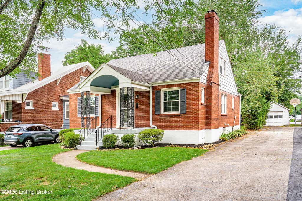 Photo of 3811 Grandview Ave, Louisville, KY 40207 (MLS # 1724006)