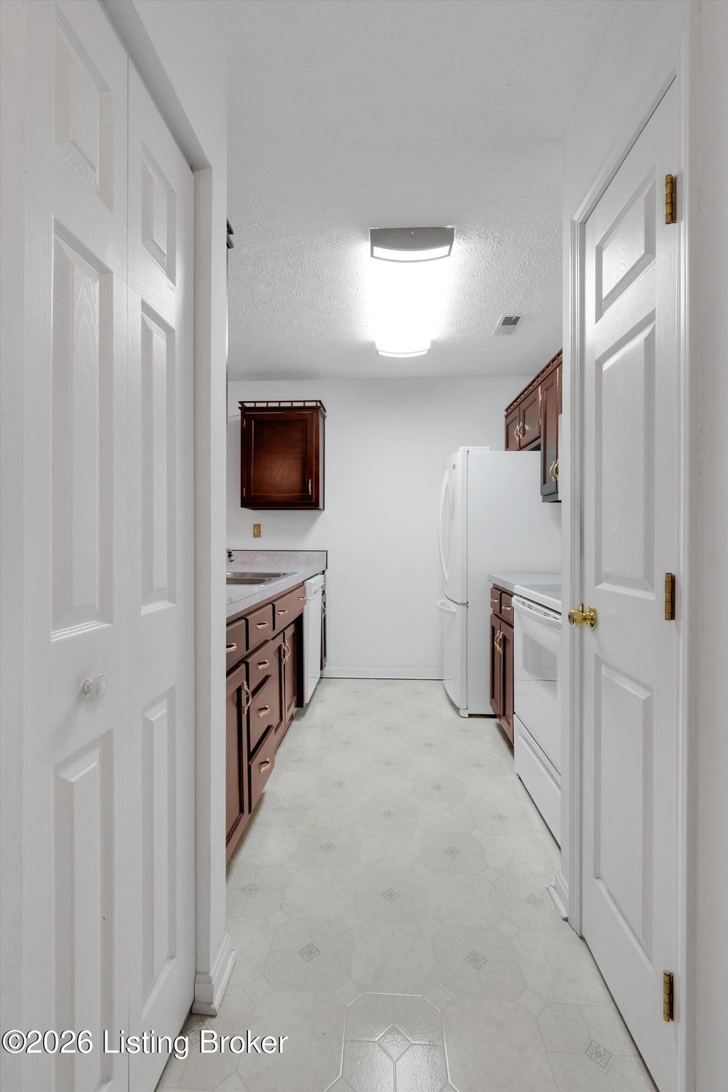Photo of 185 Beechtree Ln, Mt Washington, KY 40047 (MLS # 1726698)
