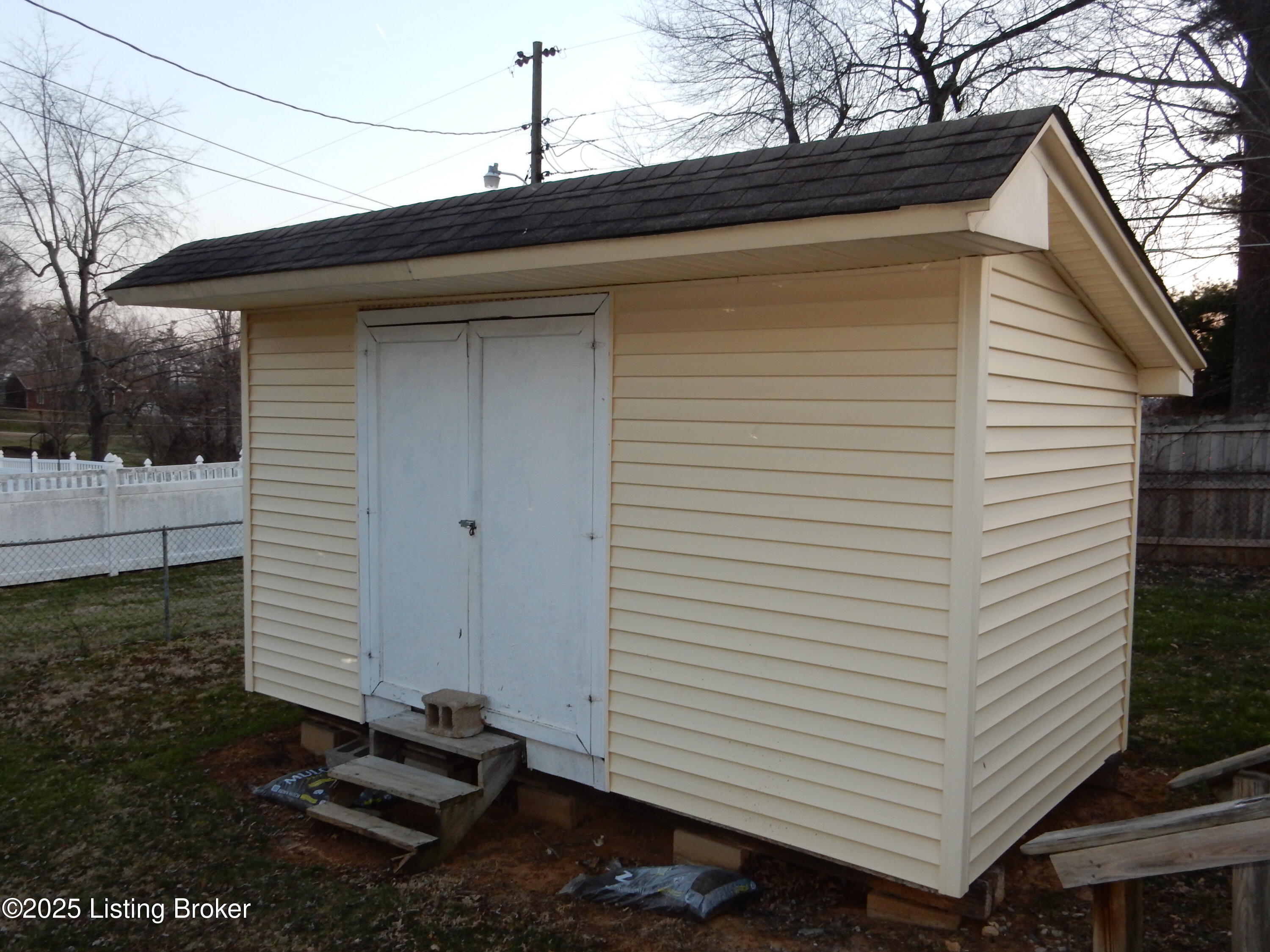 496 Jackie Way, Shepherdsville, Pennsylvania image 5