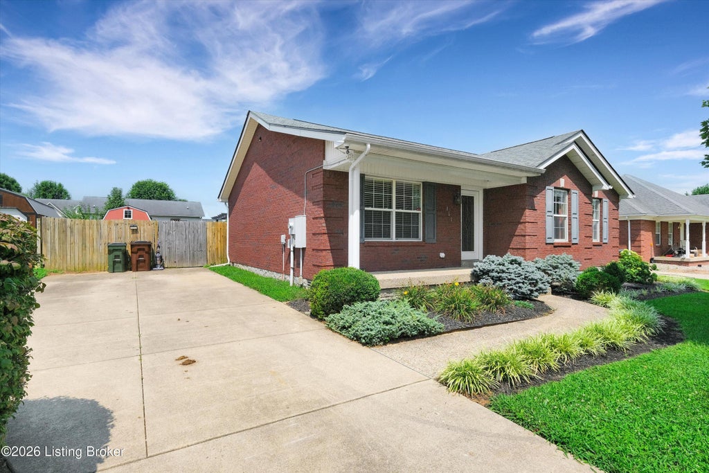 Photo of 161 Deer Park Way, Mt Washington, KY 40047 (MLS # 1725011)