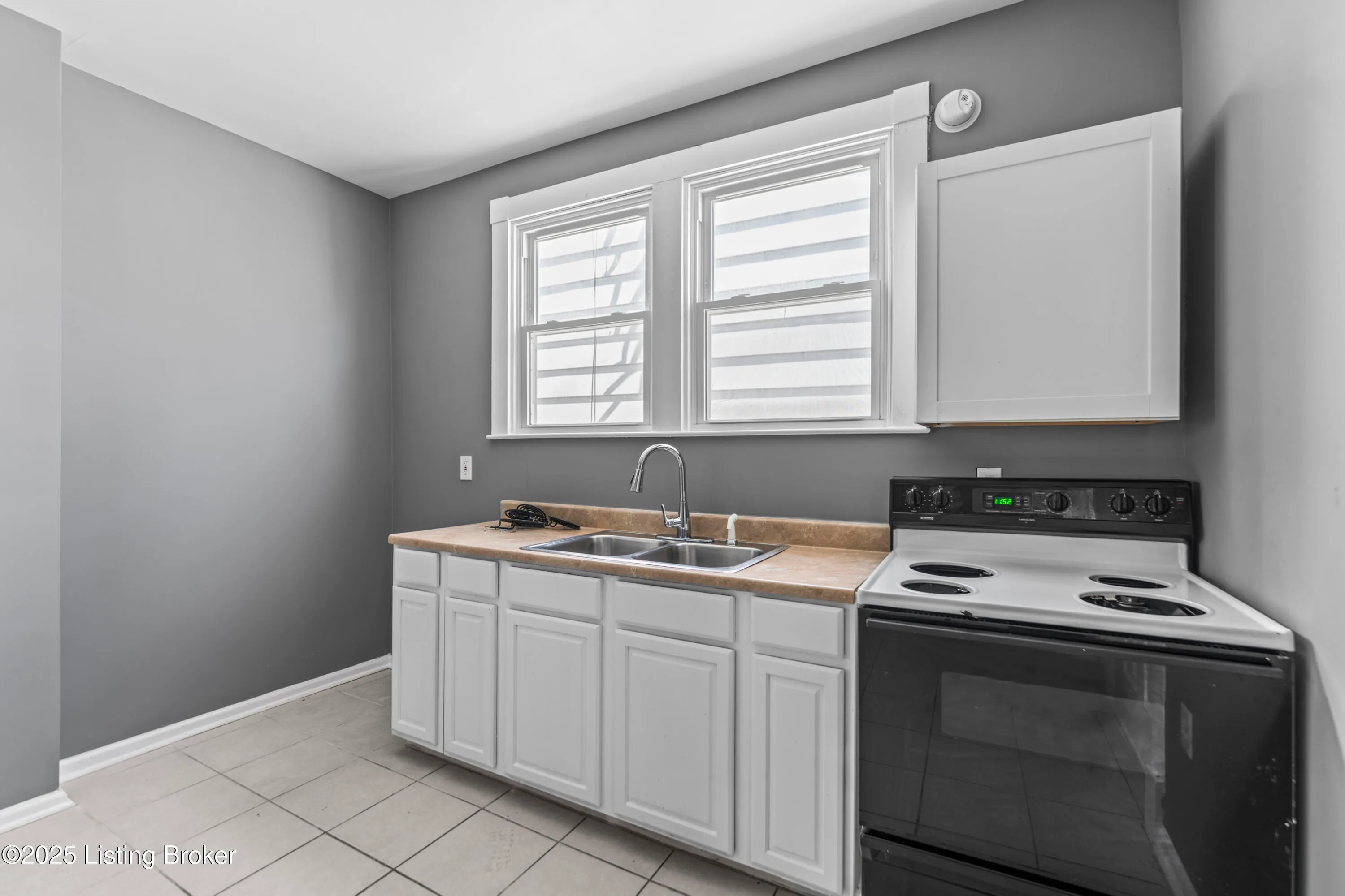Louisville, Kentucky 40208, United States, 3 Bedrooms Bedrooms, ,2 BathroomsBathrooms,Residential,Active,16063
