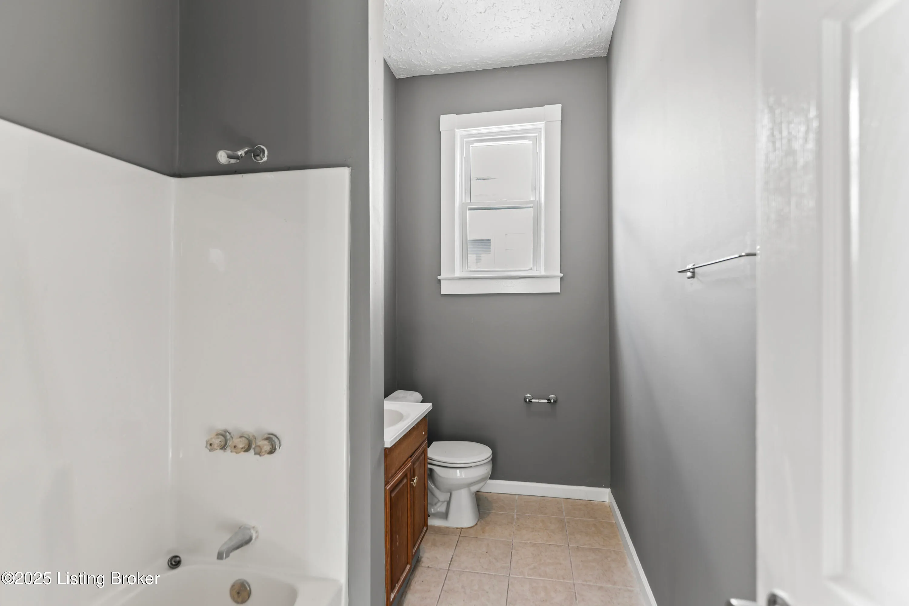 Louisville, Kentucky 40208, United States, 3 Bedrooms Bedrooms, ,2 BathroomsBathrooms,Residential,Active,16063