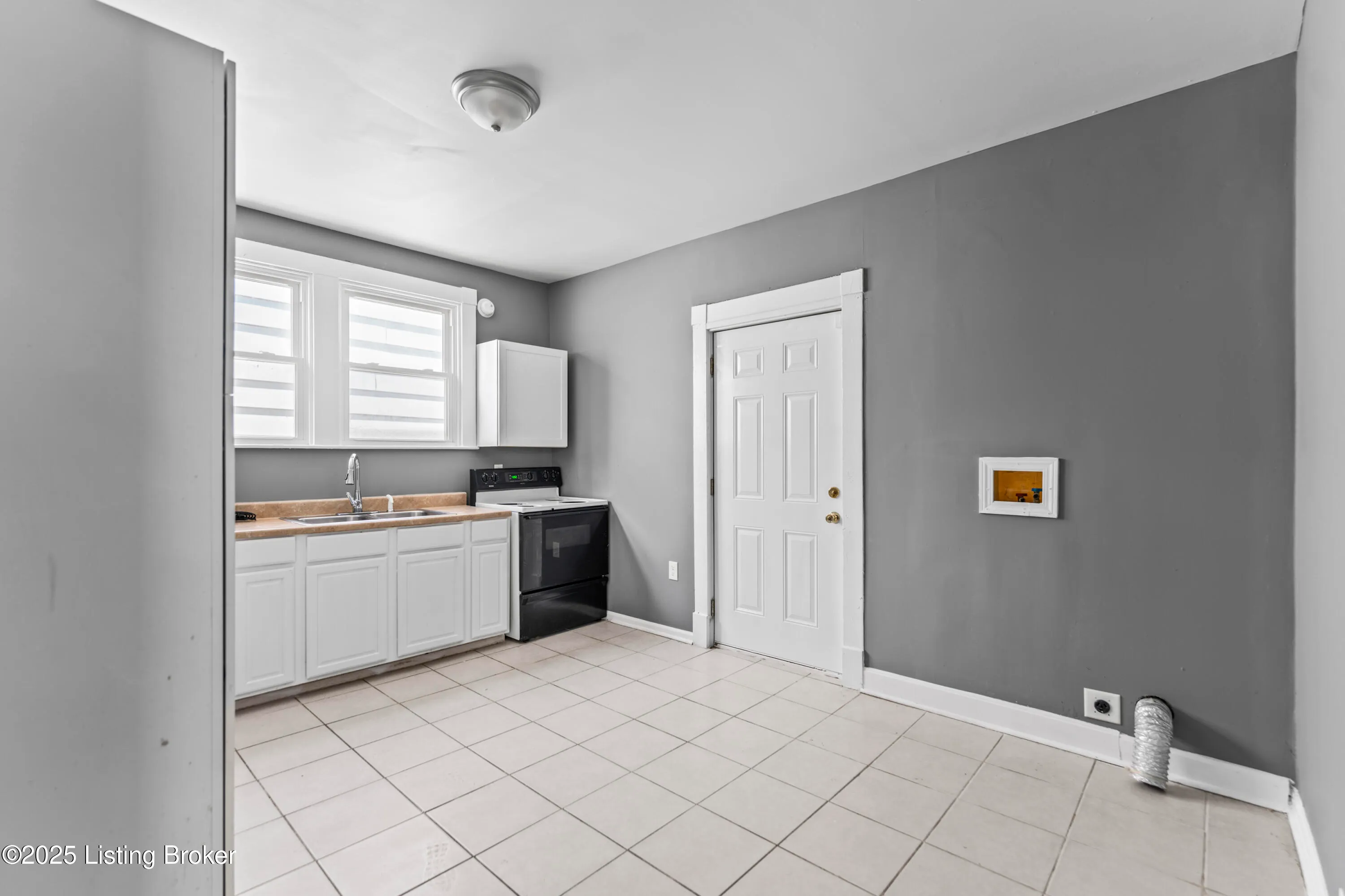 Louisville, Kentucky 40208, United States, 3 Bedrooms Bedrooms, ,2 BathroomsBathrooms,Residential,Active,16063