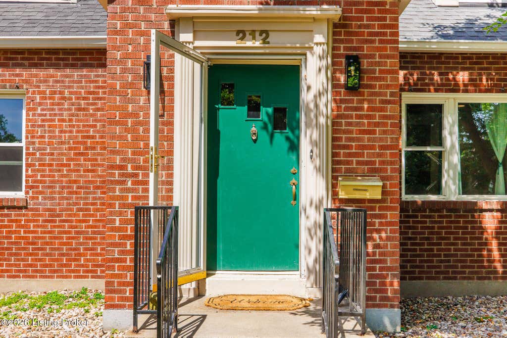 Photo of 212 Sage Rd, Louisville, KY 40207 (MLS # 1720291)
