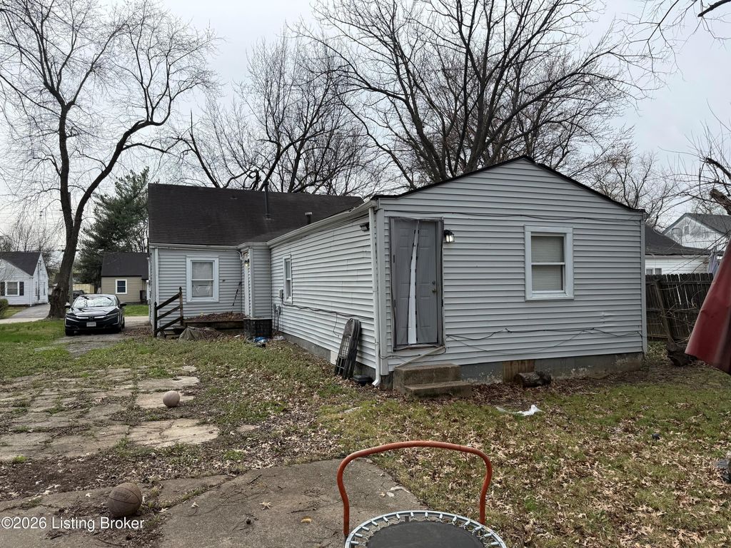 Photo of 1721 Model Rd, Louisville, KY 40216 (MLS # 1711487)