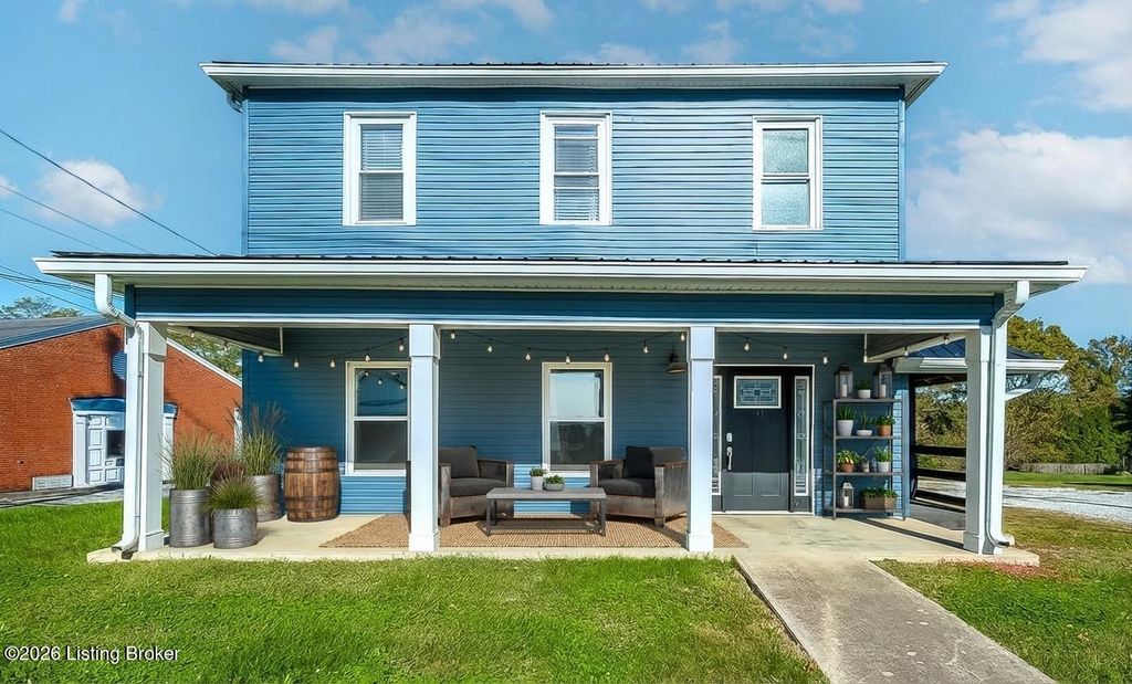 Photo of 211 E Woodford St, Lawrenceburg, KY 40342 (MLS # 1711146)