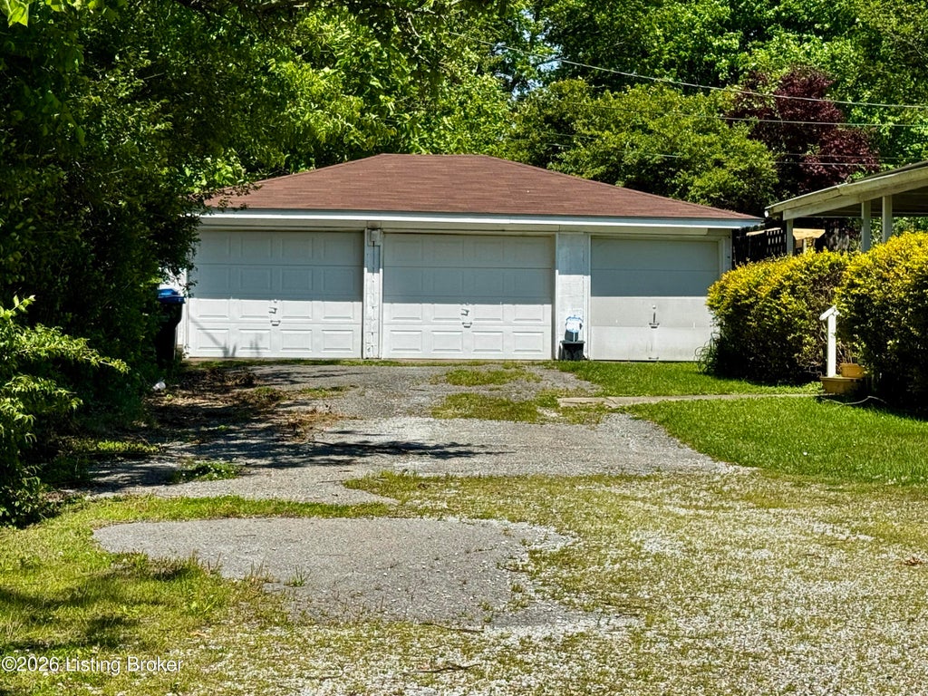 Photo of 7520 Saint Andrews Church Rd, Louisville, KY 40214 (MLS # 1723004)