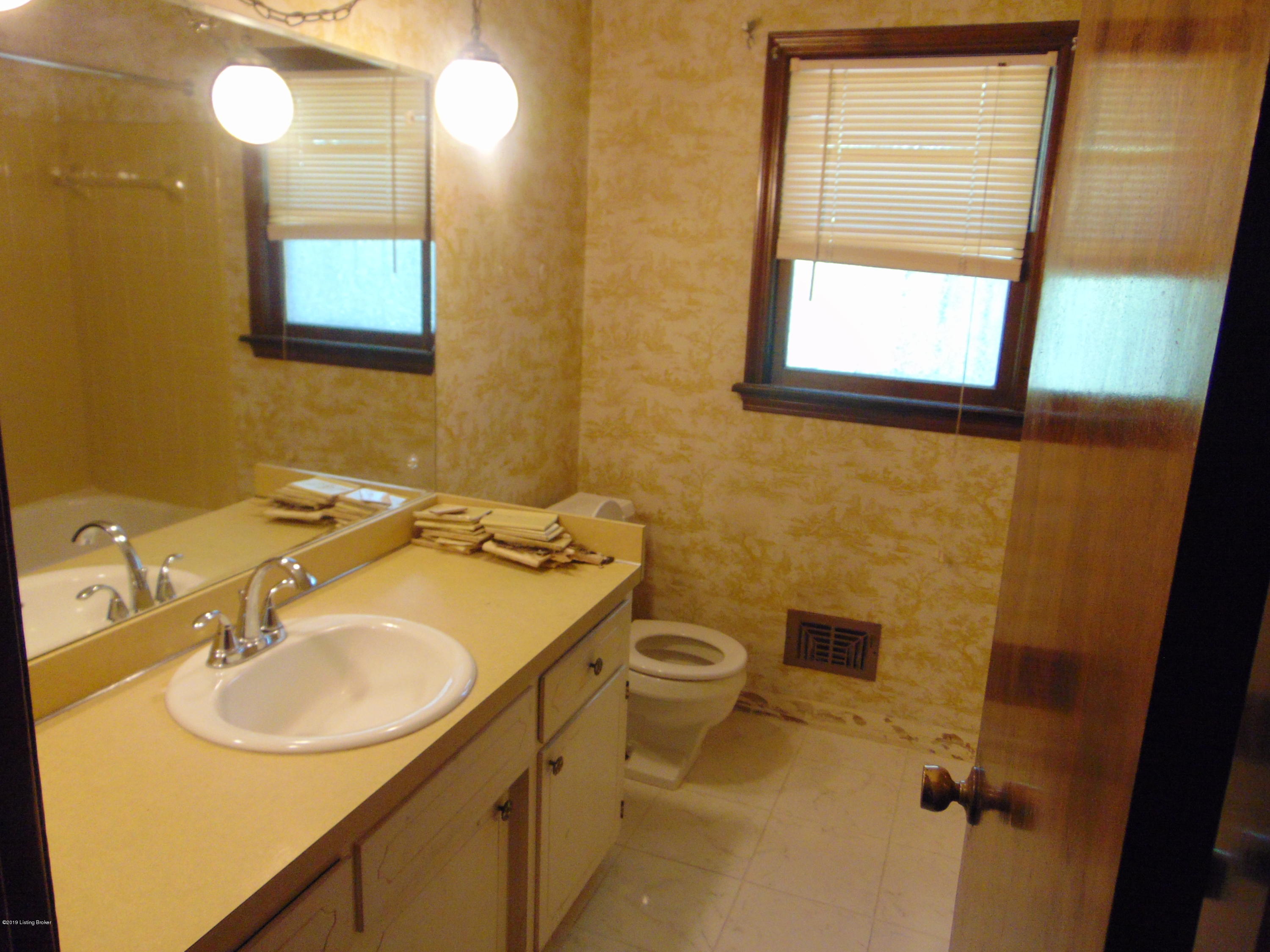 6404 Saint  Thomas Ct, Louisville, Kentucky image 6