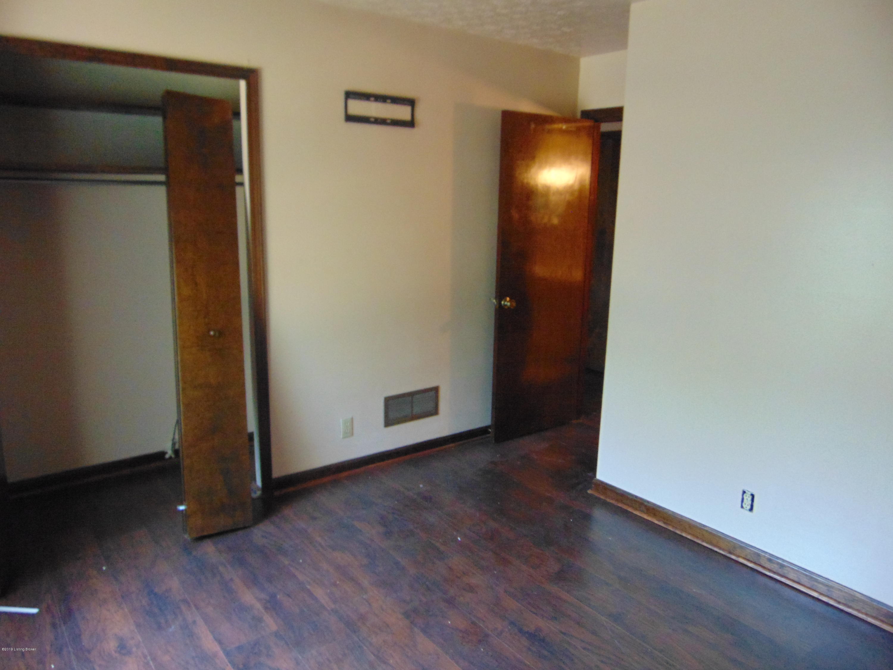 6404 Saint  Thomas Ct, Louisville, Kentucky image 8