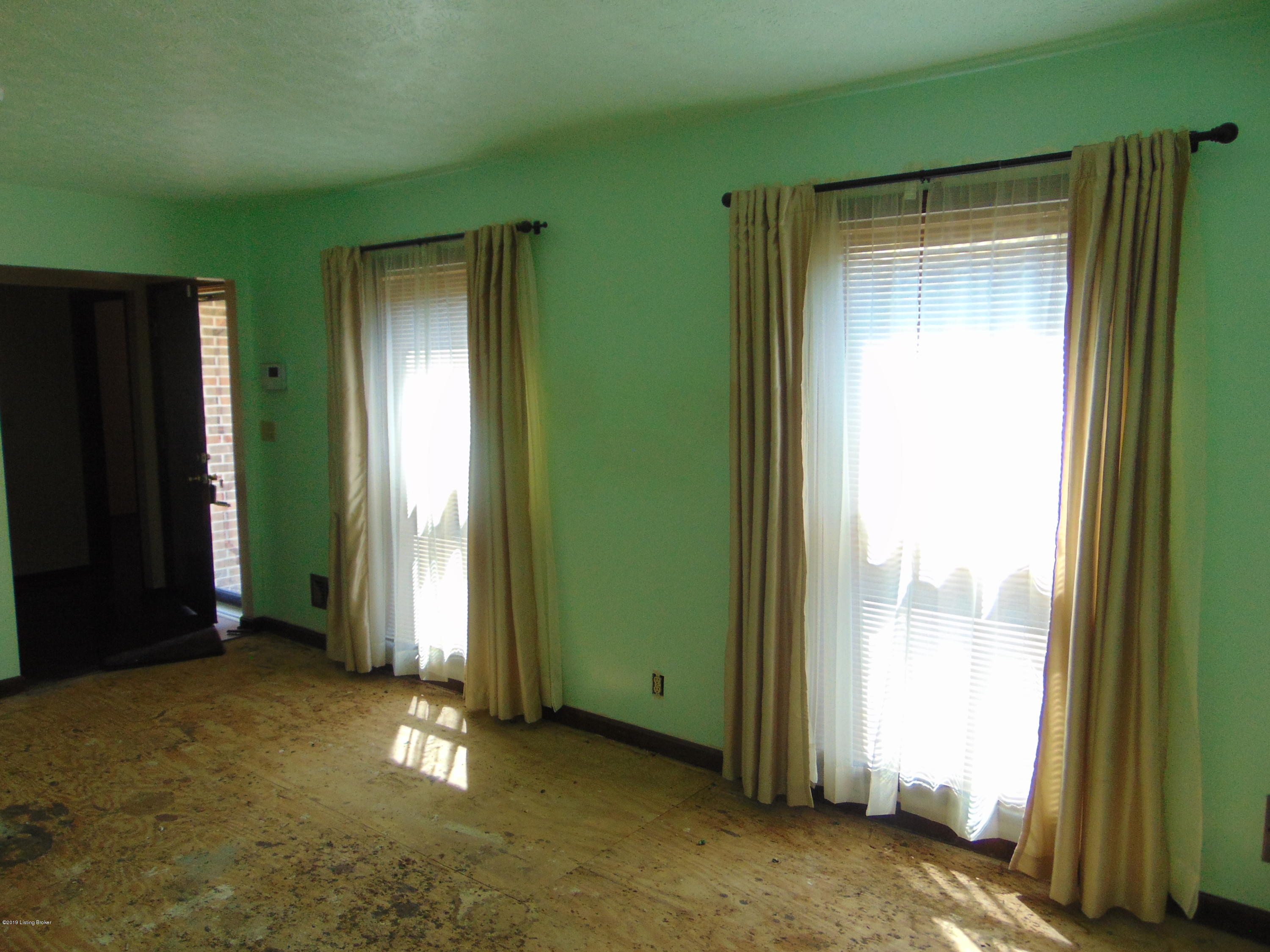 6404 Saint  Thomas Ct, Louisville, Kentucky image 3