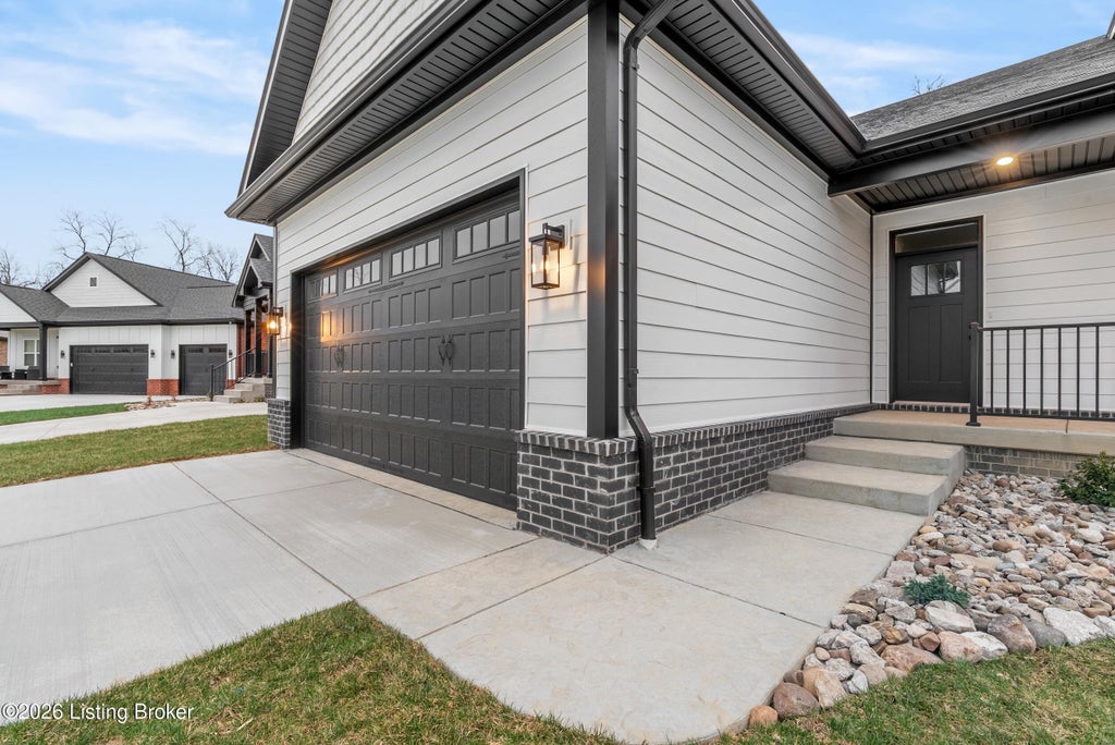 Photo of 4657 Red Tail Ridge Rdg, Jeffersonville, IN 47130 (MLS # 1721897)