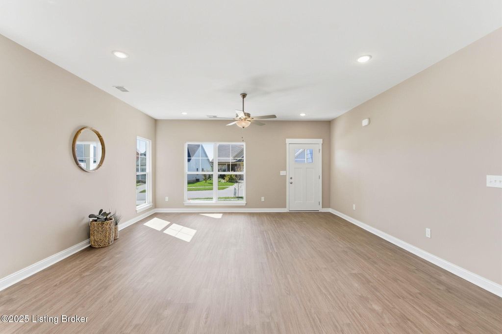 Photo of 1146 Greens Dr, Simpsonville, KY 40067 (MLS # 1718429)
