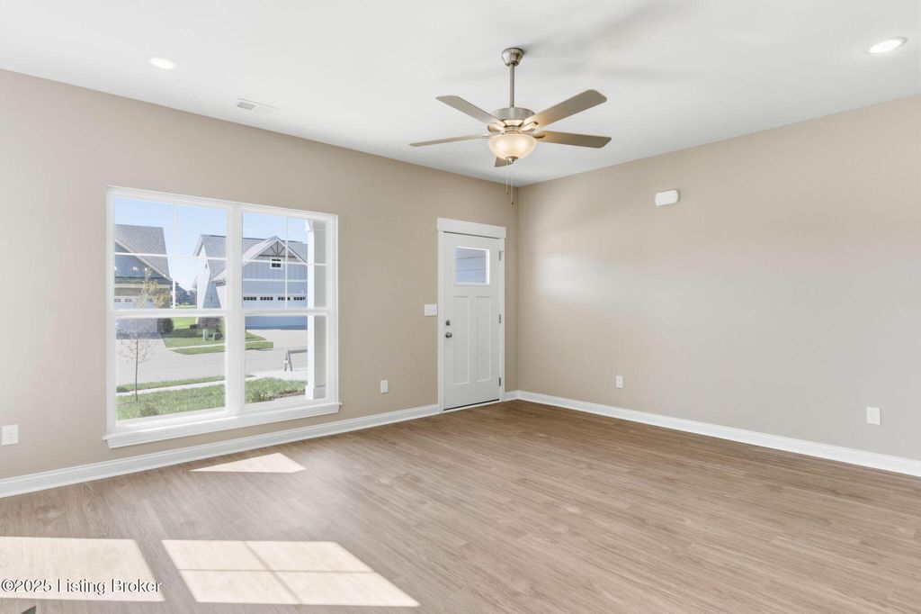 Photo of 1146 Greens Dr, Simpsonville, KY 40067 (MLS # 1718429)
