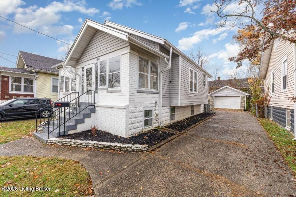 Photo of 4806 Peachtree Ave, Louisville, KY 40215 (MLS # 1707764)