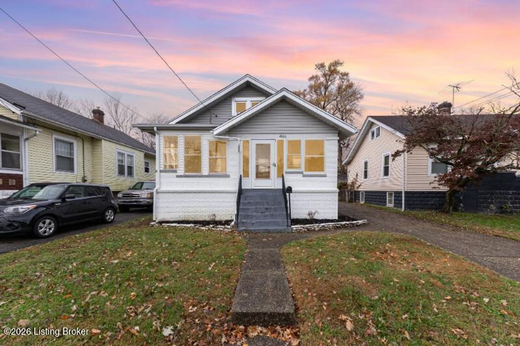 Photo of 4806 Peachtree Ave, Louisville, KY 40215 (MLS # 1707764)