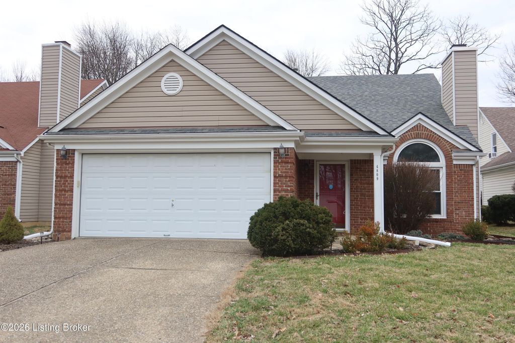 Photo of 4809 Fairway Pointe Ct, Louisville, KY 40241 (MLS # 1707321)