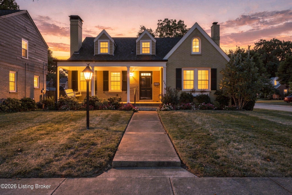 Photo of 521 Oxford Pl, Louisville, KY 40207 (MLS # 1729832)