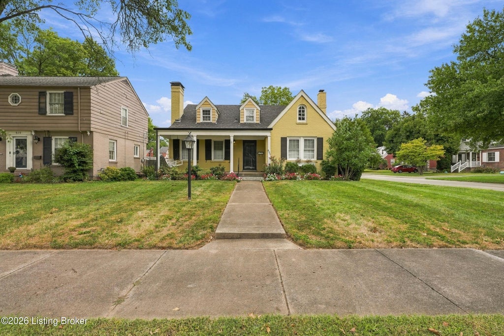 Photo of 521 Oxford Pl, Louisville, KY 40207 (MLS # 1729832)