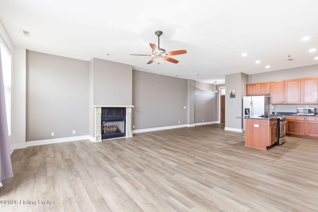 Photo of 2011 Frankfort Ave #401, Louisville, KY 40206 (MLS # 1710655)