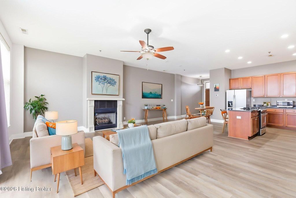 Photo of 2011 Frankfort Ave #401, Louisville, KY 40206 (MLS # 1710655)