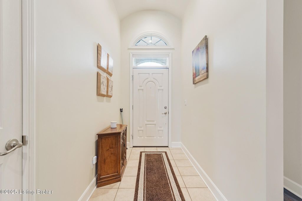 Photo of 3105 Arbor Ridge Ln, New Albany, IN 47150 (MLS # 1704347)