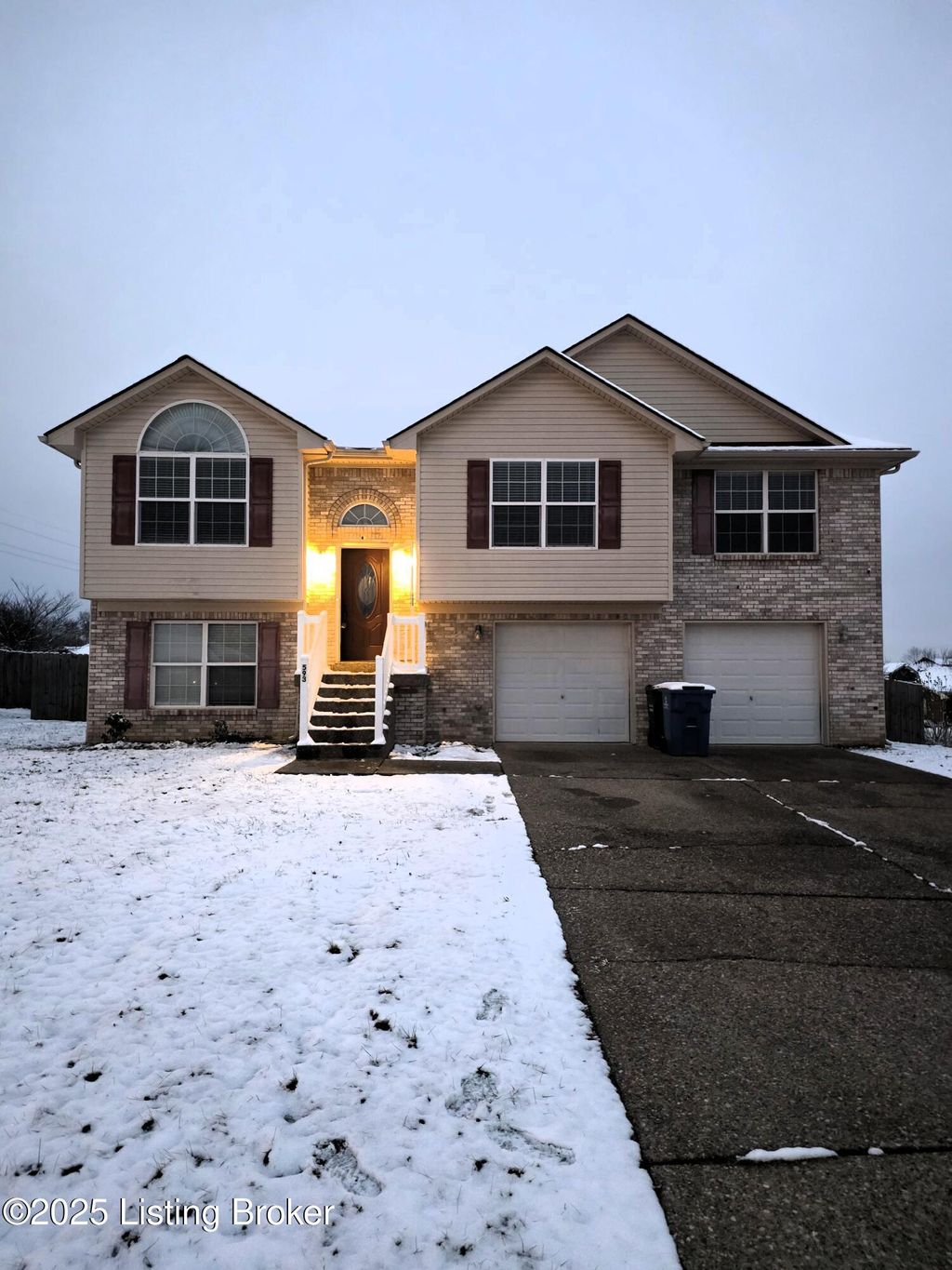 Photo of 593 Erin Cir, Mt Washington, KY 40047 (MLS # 1704696)