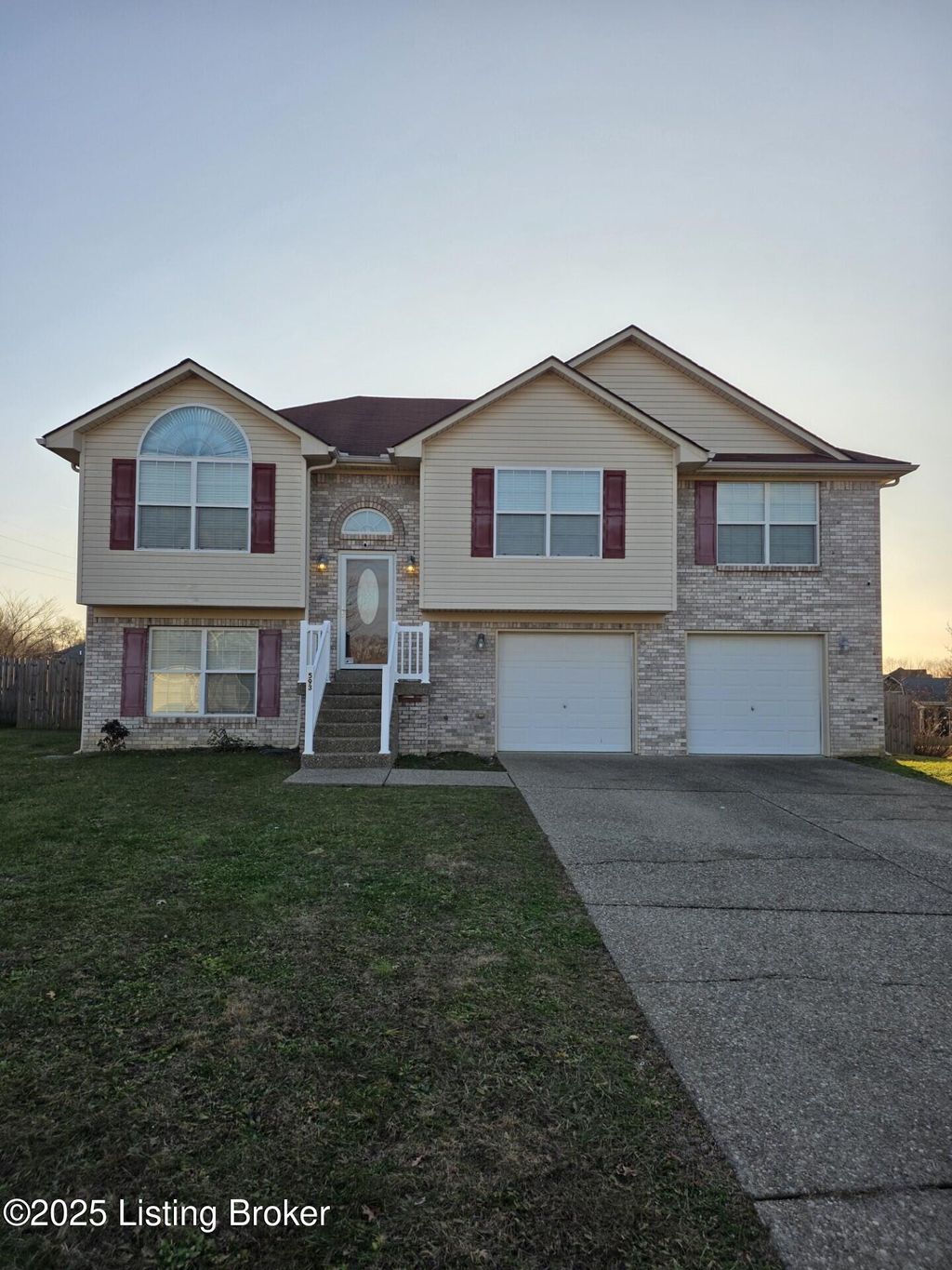 Photo of 593 Erin Cir, Mt Washington, KY 40047 (MLS # 1704696)