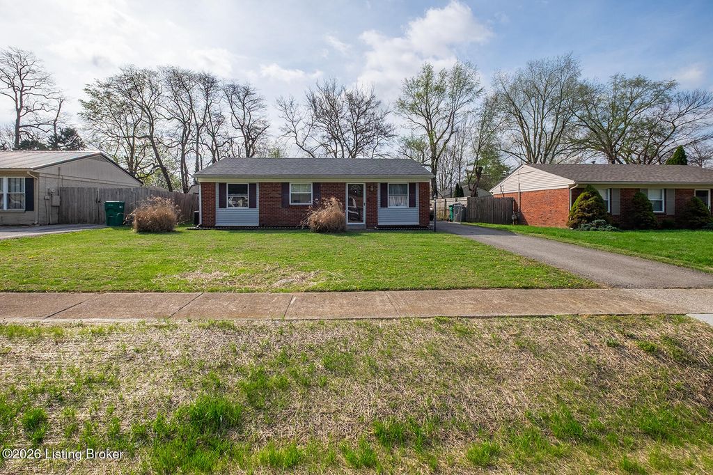Photo of 217 E Blue Jay Rd, Louisville, KY 40229 (MLS # 1713577)