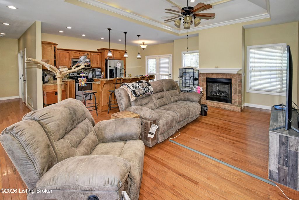 Photo of 105 Victory Lake Dr, Vine Grove, KY 40175 (MLS # 1716824)