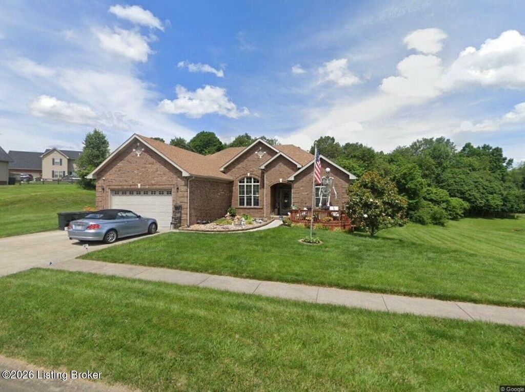 Photo of 105 Victory Lake Dr, Vine Grove, KY 40175 (MLS # 1716824)