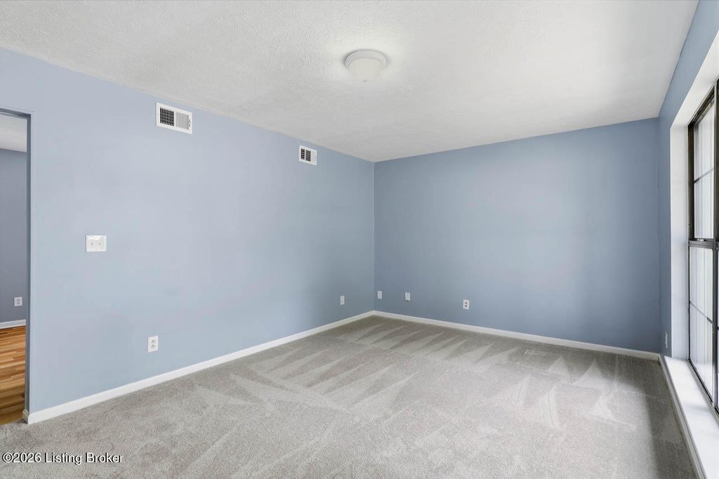 Photo of 9710 Turnpike View Dr, Louisville, KY 40229 (MLS # 1714558)