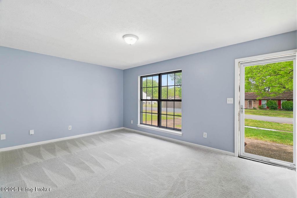 Photo of 9710 Turnpike View Dr, Louisville, KY 40229 (MLS # 1714558)