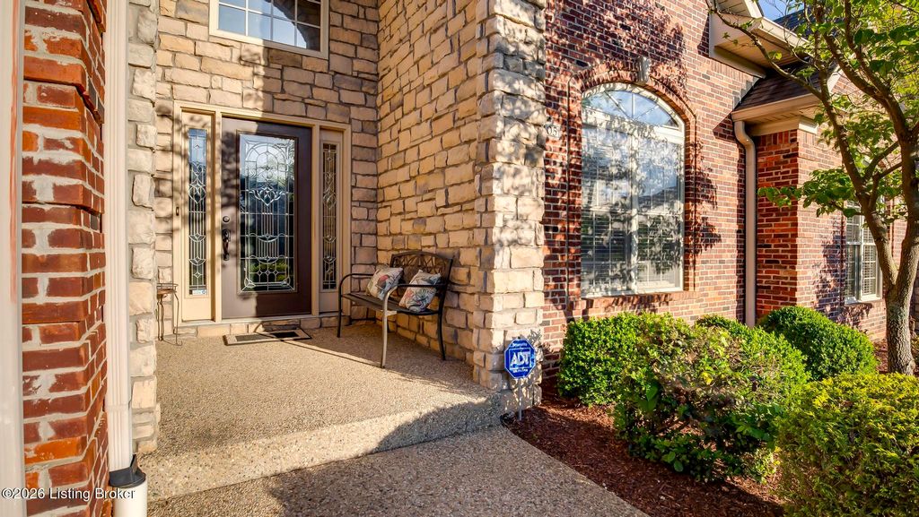 Photo of 14305 Willow Falls Ct, Louisville, KY 40245 (MLS # 1716538)
