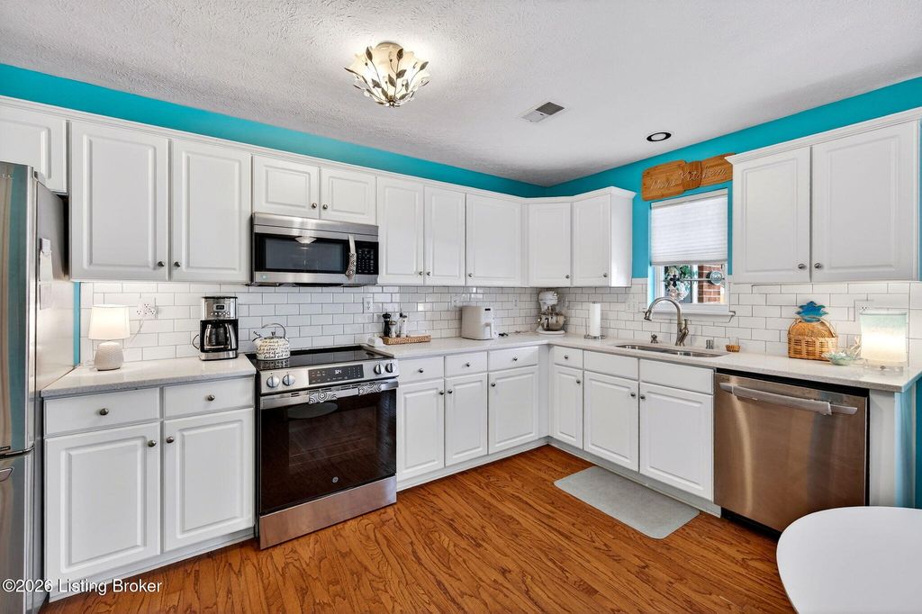 Photo of 10621 Wemberley Hill Blvd, Louisville, KY 40241 (MLS # 1711975)